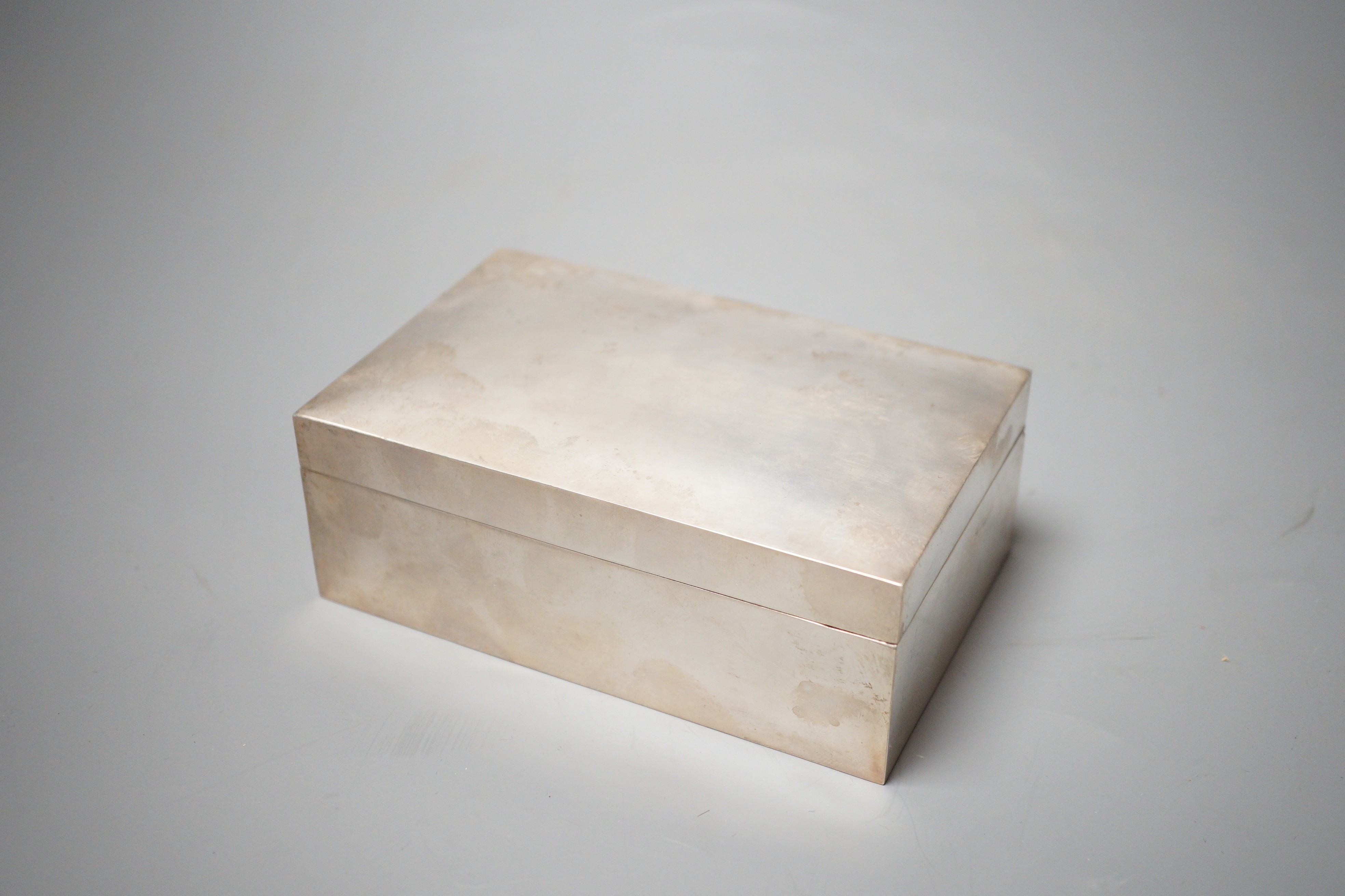 A George V silver mounted rectangular cigarette box, London, 1934, 14cm.